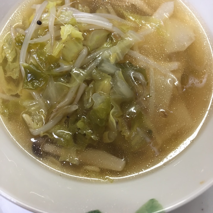 水餃子で╰(*´︶`*)╯もやしと白菜のスープ☆